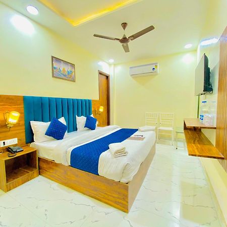 אמריצר Hotel Holiday First 300 Meter From Golden Temple מראה חיצוני תמונה