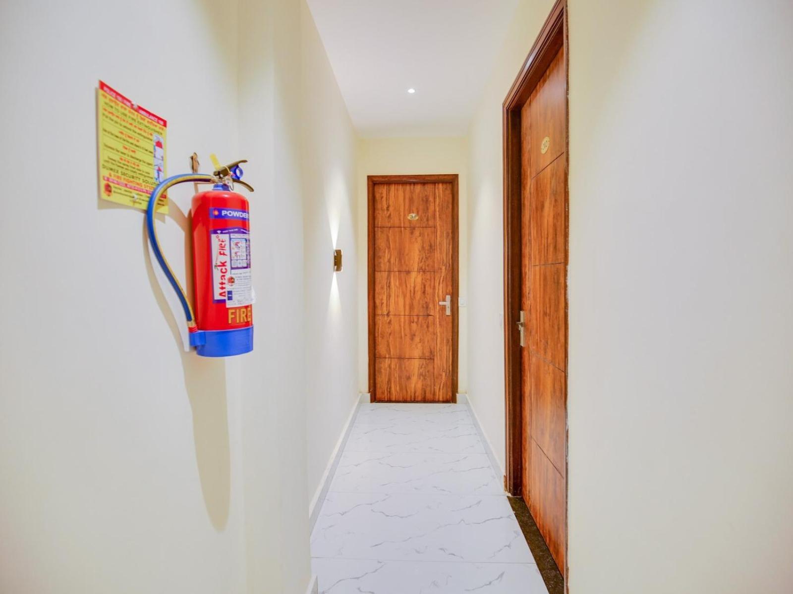 אמריצר Hotel Holiday First 300 Meter From Golden Temple מראה חיצוני תמונה