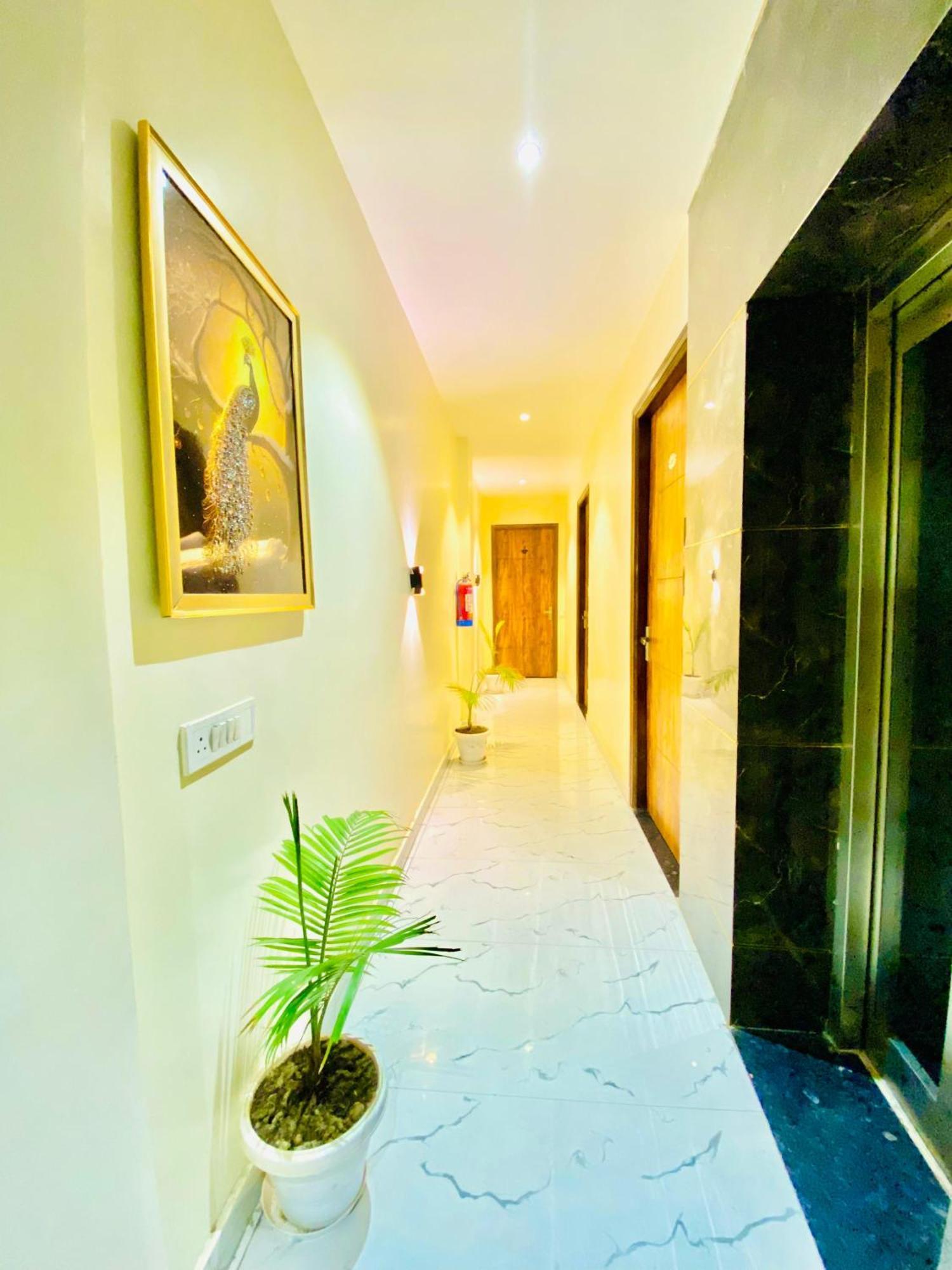 אמריצר Hotel Holiday First 300 Meter From Golden Temple מראה חיצוני תמונה